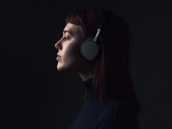 Yealink Headset Wireless Bluetooth NC with Retractablle Mic, B/T Dongle & Charging Stand BH72 Dual Teams Black - Image 15