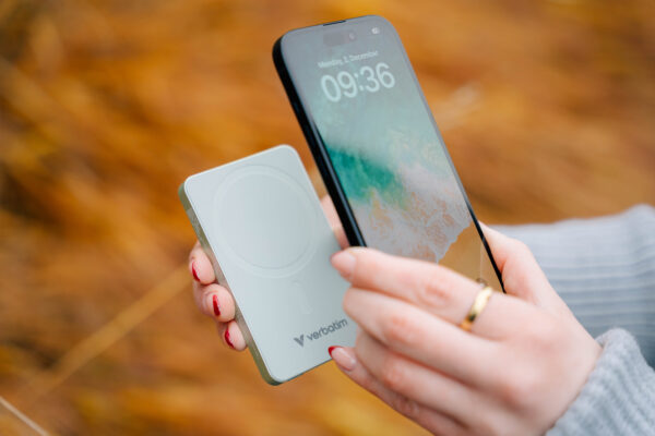 Verbatim Powerbank Wireless Magnetic 10000 Green 32228 - Image 6