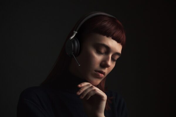 Yealink Headset Wireless Bluetooth NC with Retractablle Mic, B/T Dongle & Charging Stand BH72 Dual Teams Black - Image 13