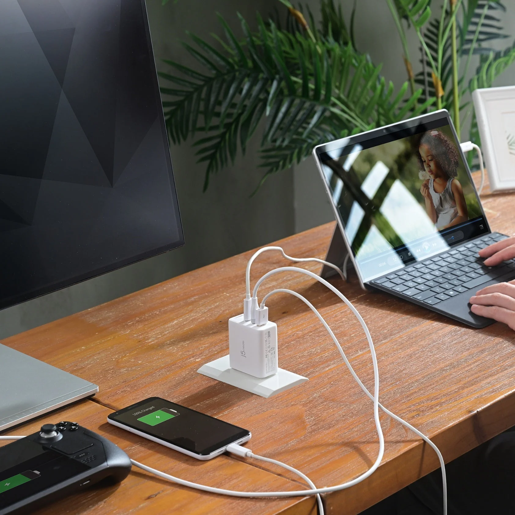 j5create Charger Wall Travel 65W GaN 2xUSB-C/1xUSB-A + USB-C Cable JUP3565CV