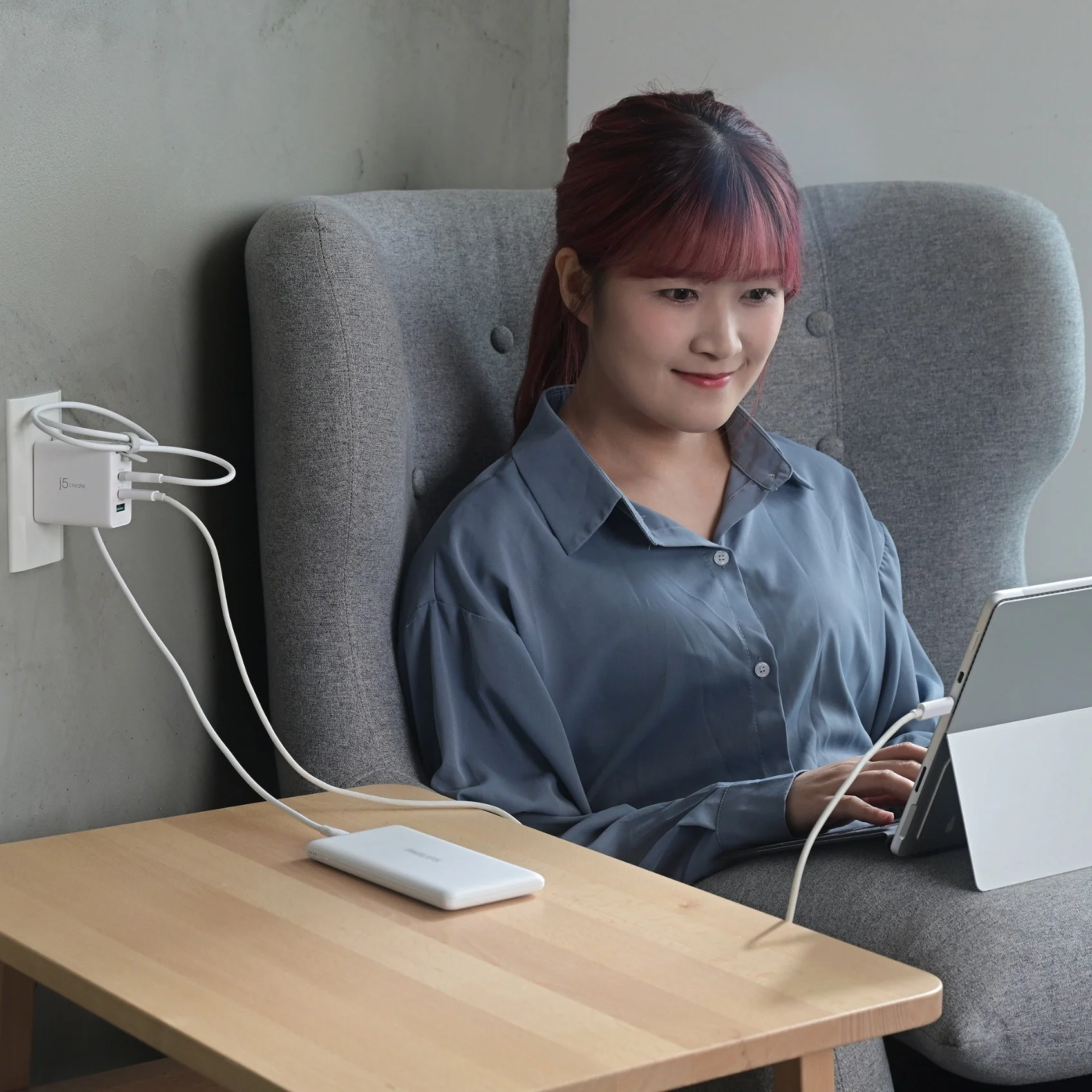 j5create Charger Wall Travel 65W GaN 2xUSB-C/1xUSB-A + USB-C Cable JUP3565CV